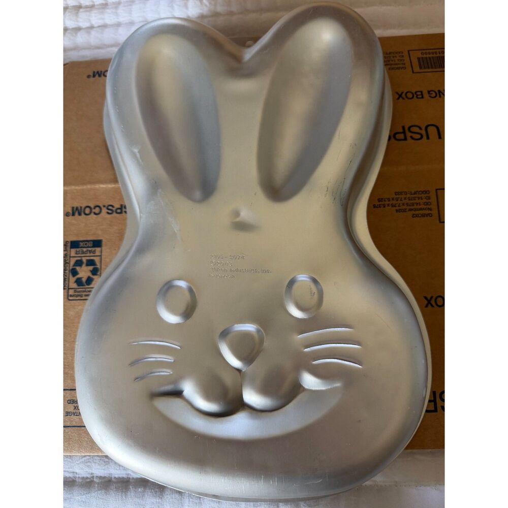 Vintage Wilton Bunny Cake Mold 2105-2074